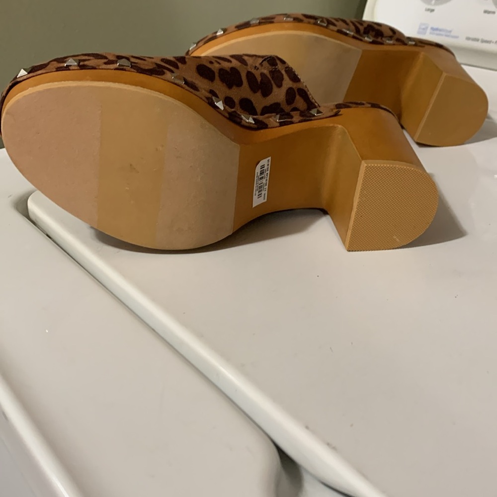 Torrid Brown Leopard Print Mules - image 6
